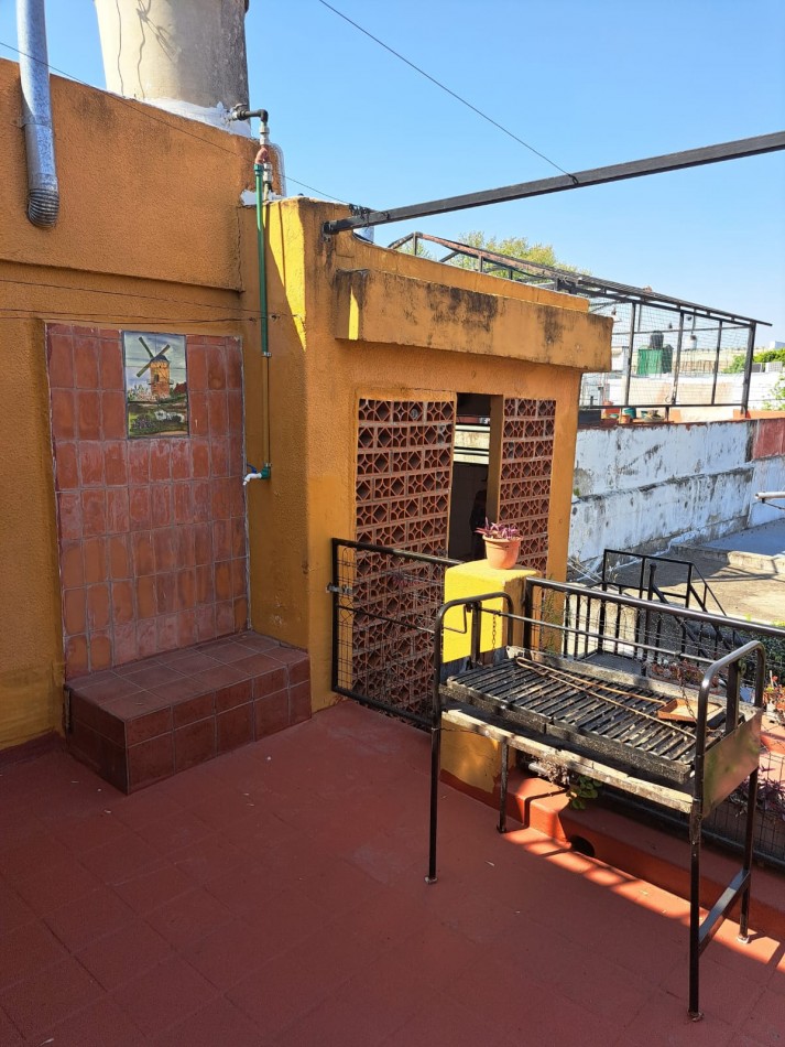 Casa Planta Alta dos dormitorios mas patio con parrillero 