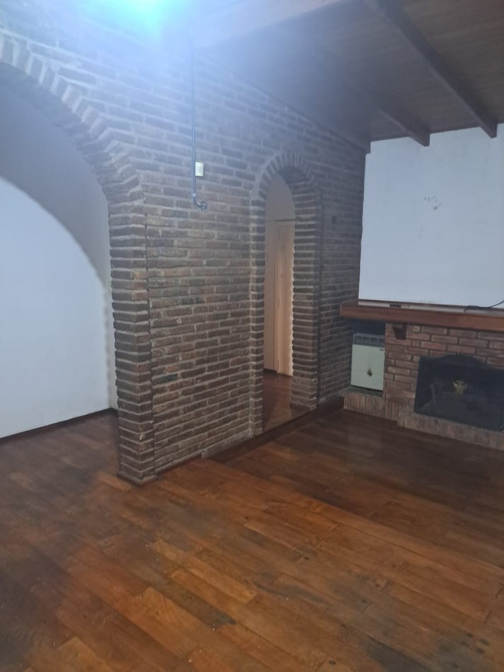 Casa 2 dormitorios en alquiler:Fischerton.