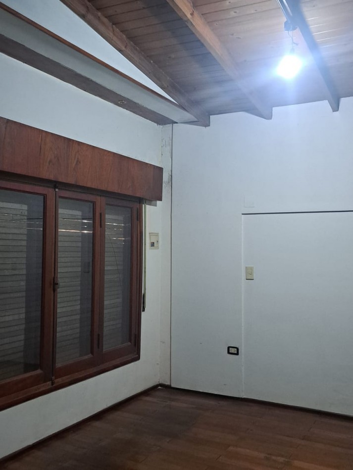 Casa 2 dormitorios en alquiler:Fischerton.