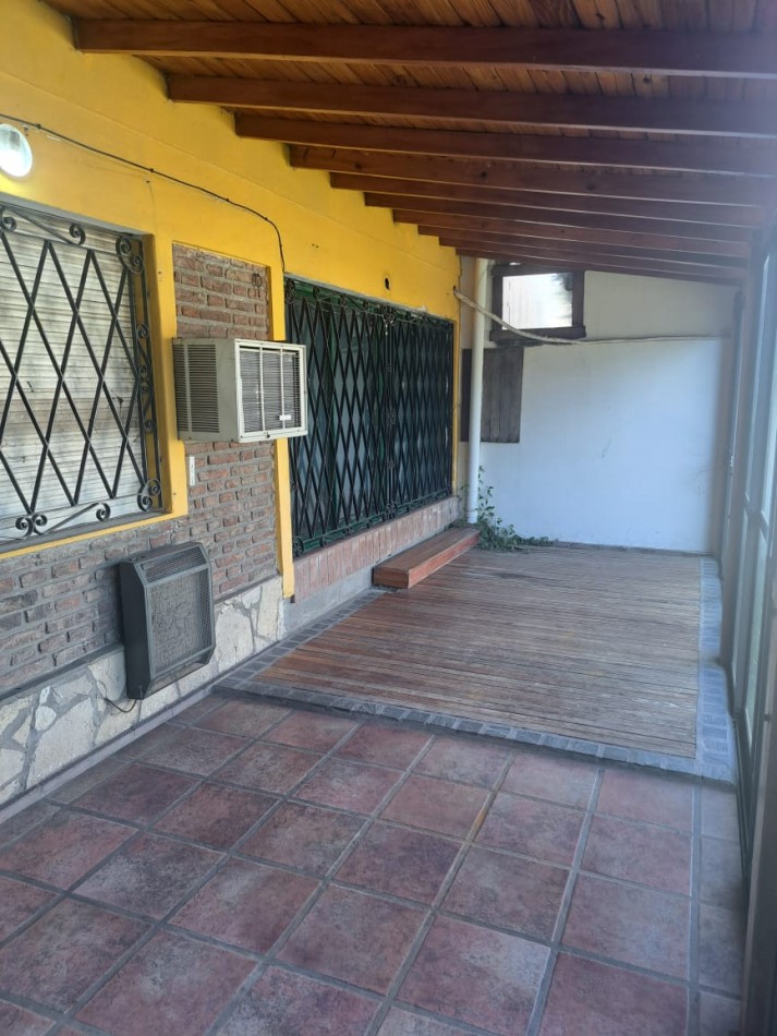 Casa 2 dormitorios en alquiler:Fischerton.