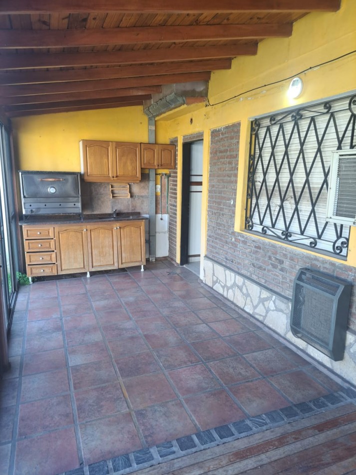 Casa 2 dormitorios en alquiler:Fischerton.