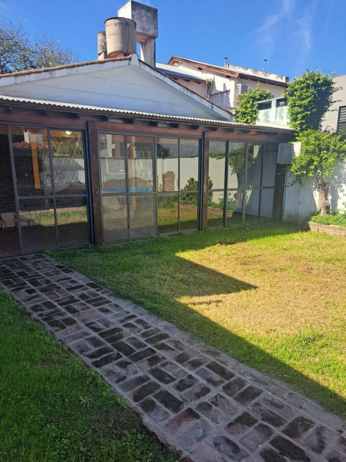Casa 2 dormitorios en alquiler:Fischerton.