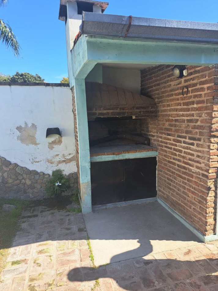 Casa 2 dormitorios en alquiler:Fischerton.